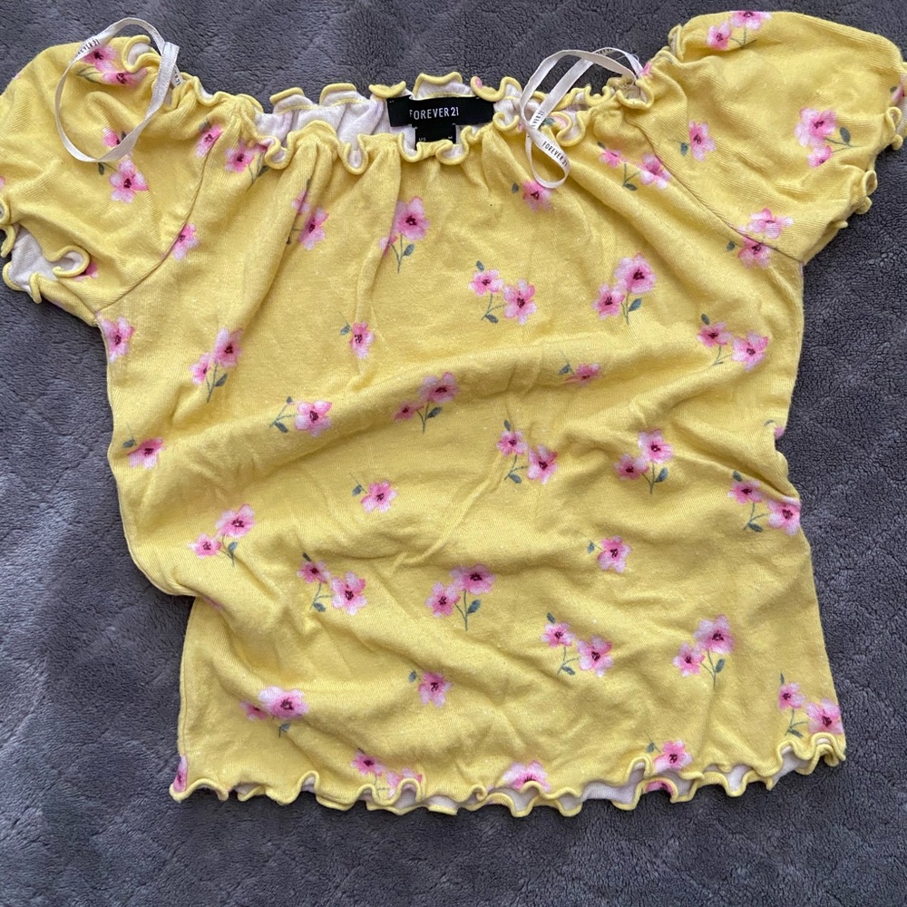 Forever 21 cropped yellow tee